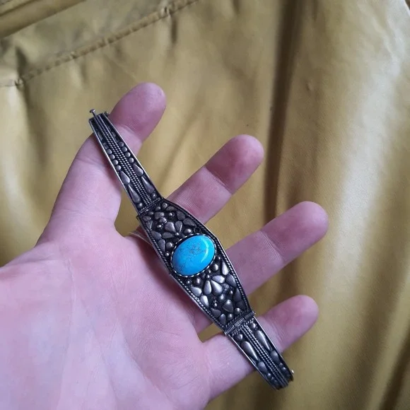 Vintage Marked Sterling Silver & Turquiose Cabochon Southwestern Style Bracelet - Picture 8 of 8